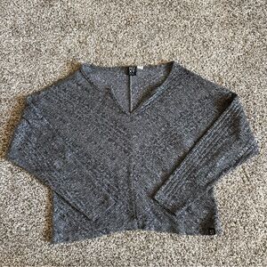 Roxy Women’s Cropped Knit Sweater Size S Gray V-Neck Textured Boho Cozy